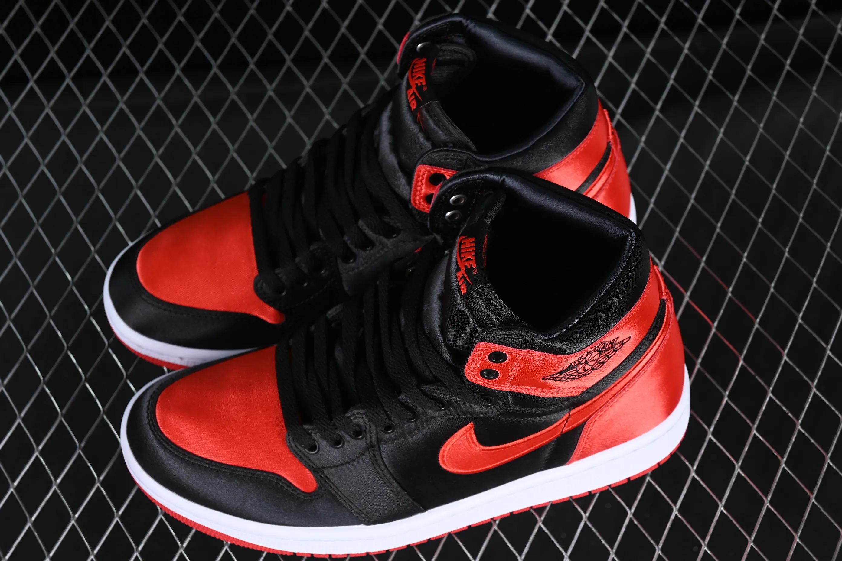 All Categories Air Jordan Jordan Series Basketball Shoes Air Jordan 1 High Air Jordan 1 High OG "Satin Bred" AJ1 Joe 1 Silk Forbidden Wear FD4810-061